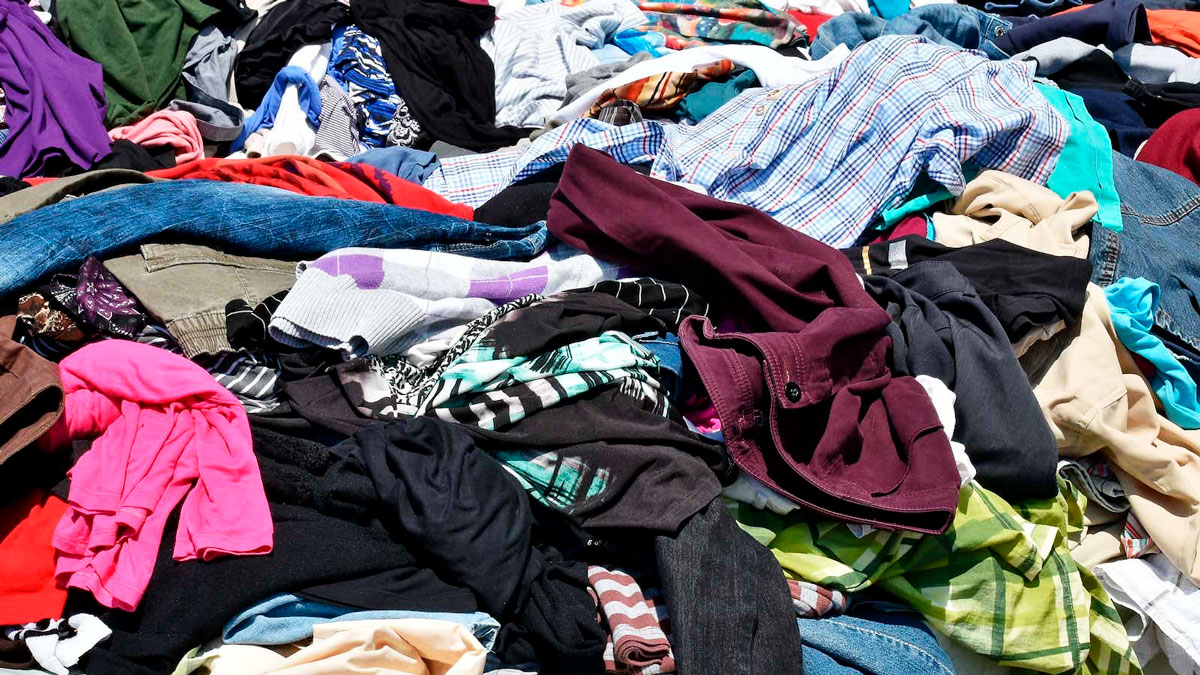 Переработка одежды – выход или западня?